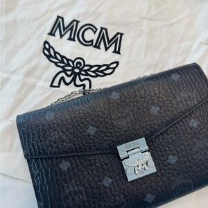 MCM signature diamond logo soft leather Crossbody clutch - black / silver
